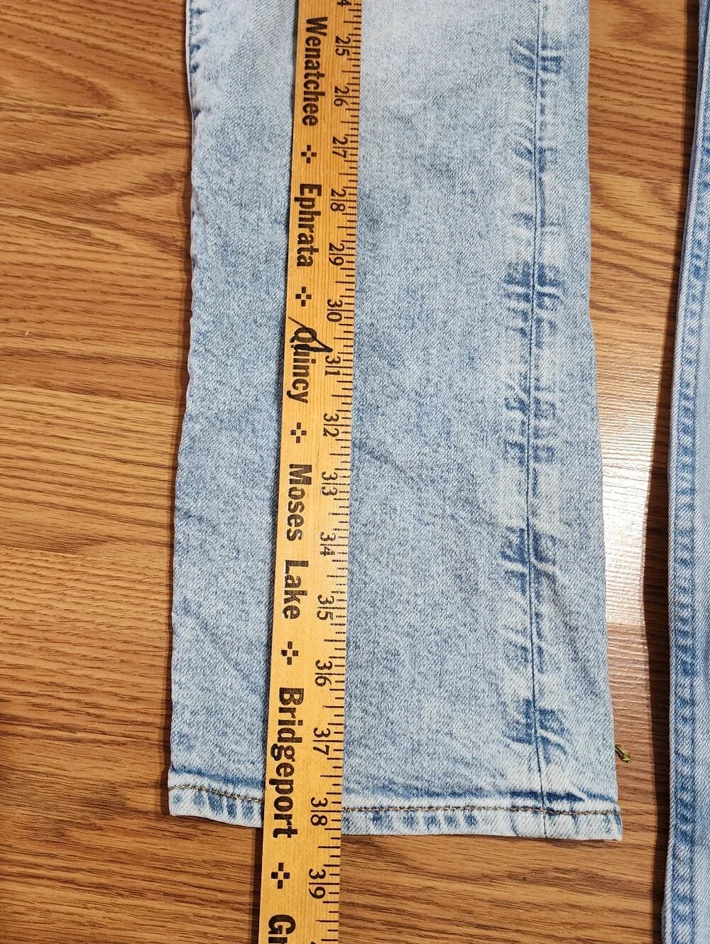 American eagle Airflex and hollister Mens Jean Lot Of 2 28x30 Light Wash Stretch